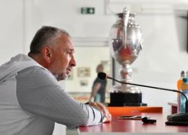 Dan Petrescu face scut în jurul lui Louis Munteanu: „A jucat excelent cu Italia. Un gol sau dou? cu Spania”
