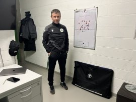 De la Yverdon, Adrian Ursea se declar? suporterul lui Mircea Lucescu: „Câ?i mare antrenori am avut la nivelul ?sta? (…)