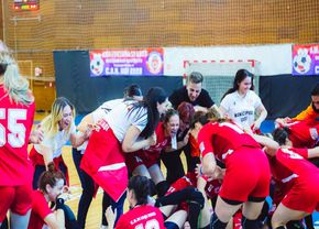 Decizie absurd?! Clubul de handbal finan?at din bani publici trebuie s? achite 450.000 de euro c?tre 5 persoane care&nbsp;(…)